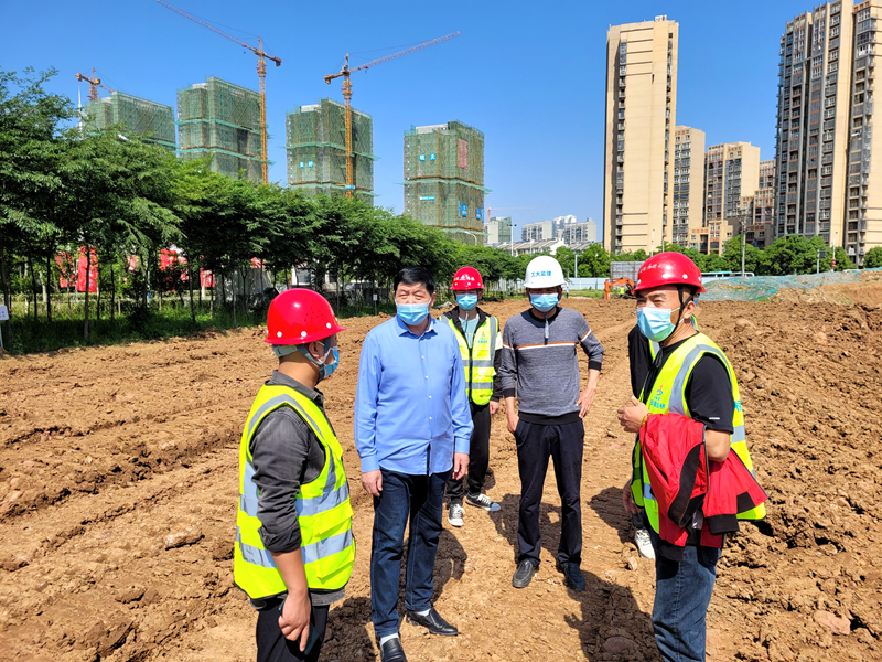 六安市重點工程建設管理處黨組書記、主任陳斌到長安路南延項目調(diào)研復工復產(chǎn)工作